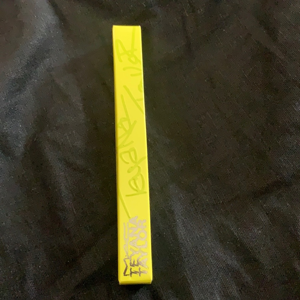 COPY - MAC X Teyana Taylor "cyber world " lip Pencil